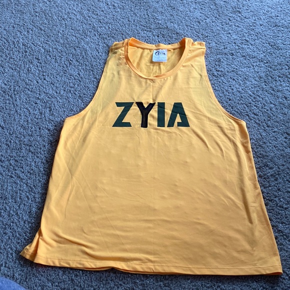 Zyia Muscle Tee - Picture 1 of 3